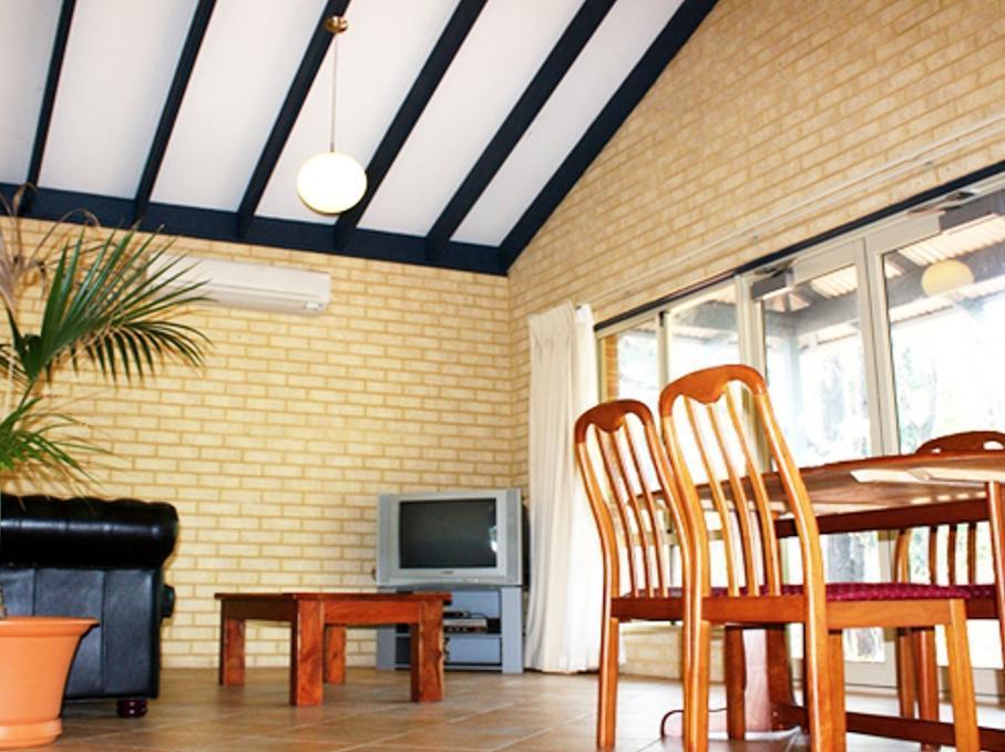 Chalets On Stoneville Редклиф Екстериор снимка