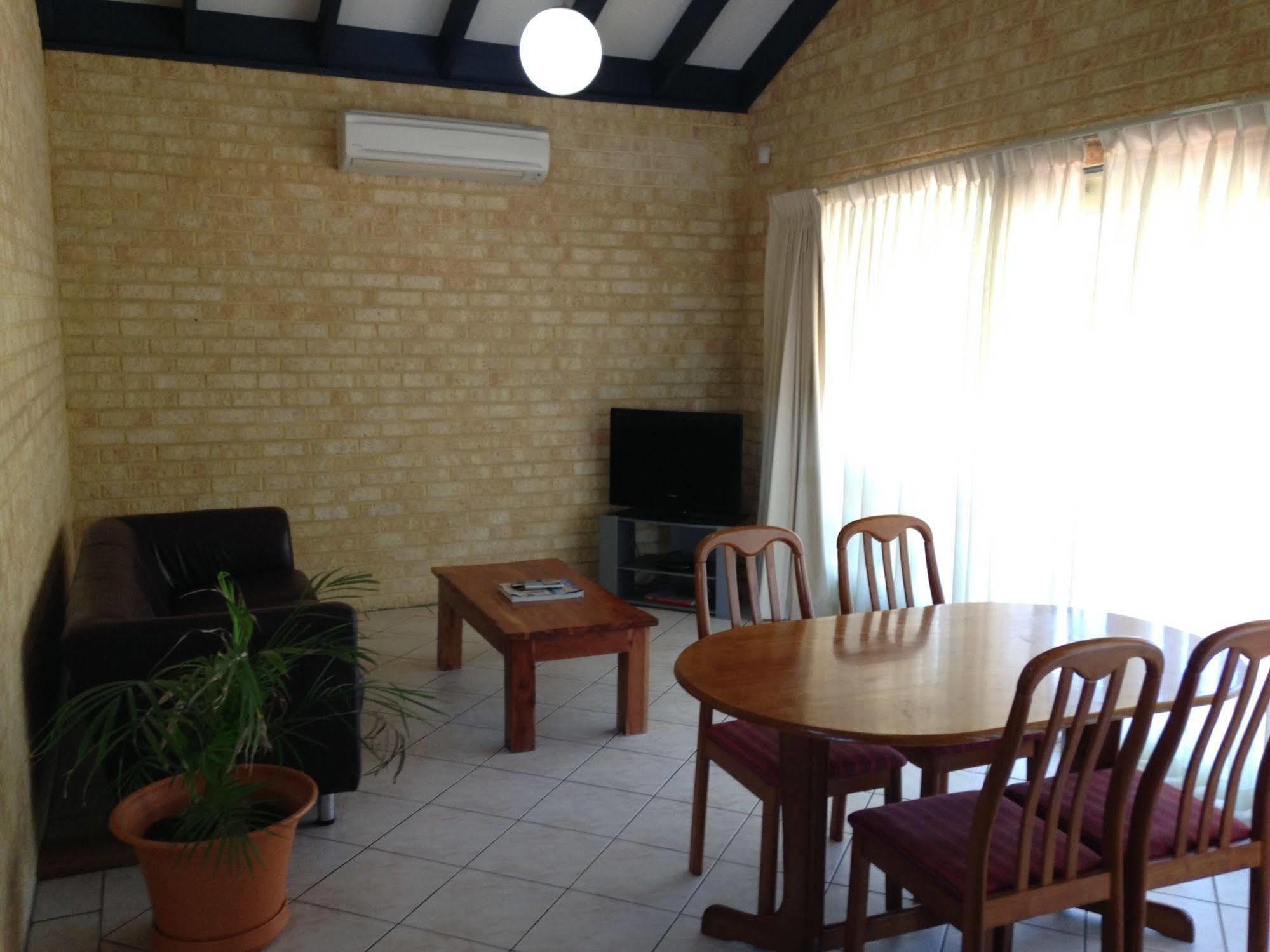 Chalets On Stoneville Редклиф Екстериор снимка